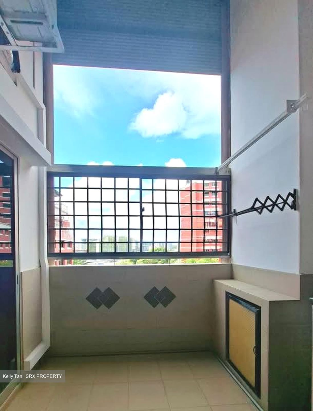 Blk 221 Kovan Green (Hougang), HDB Executive #572710821
